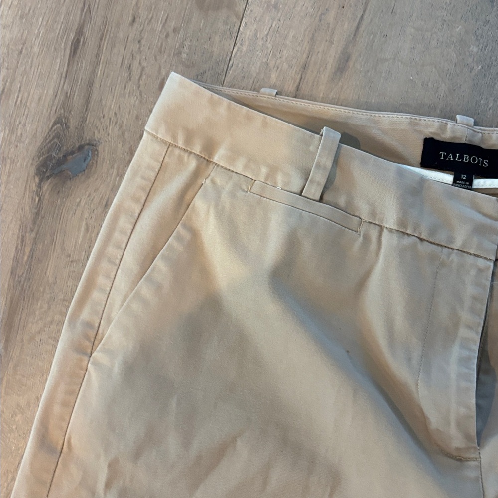 Talbots Classic Beige Shorts - Picture 4 of 6